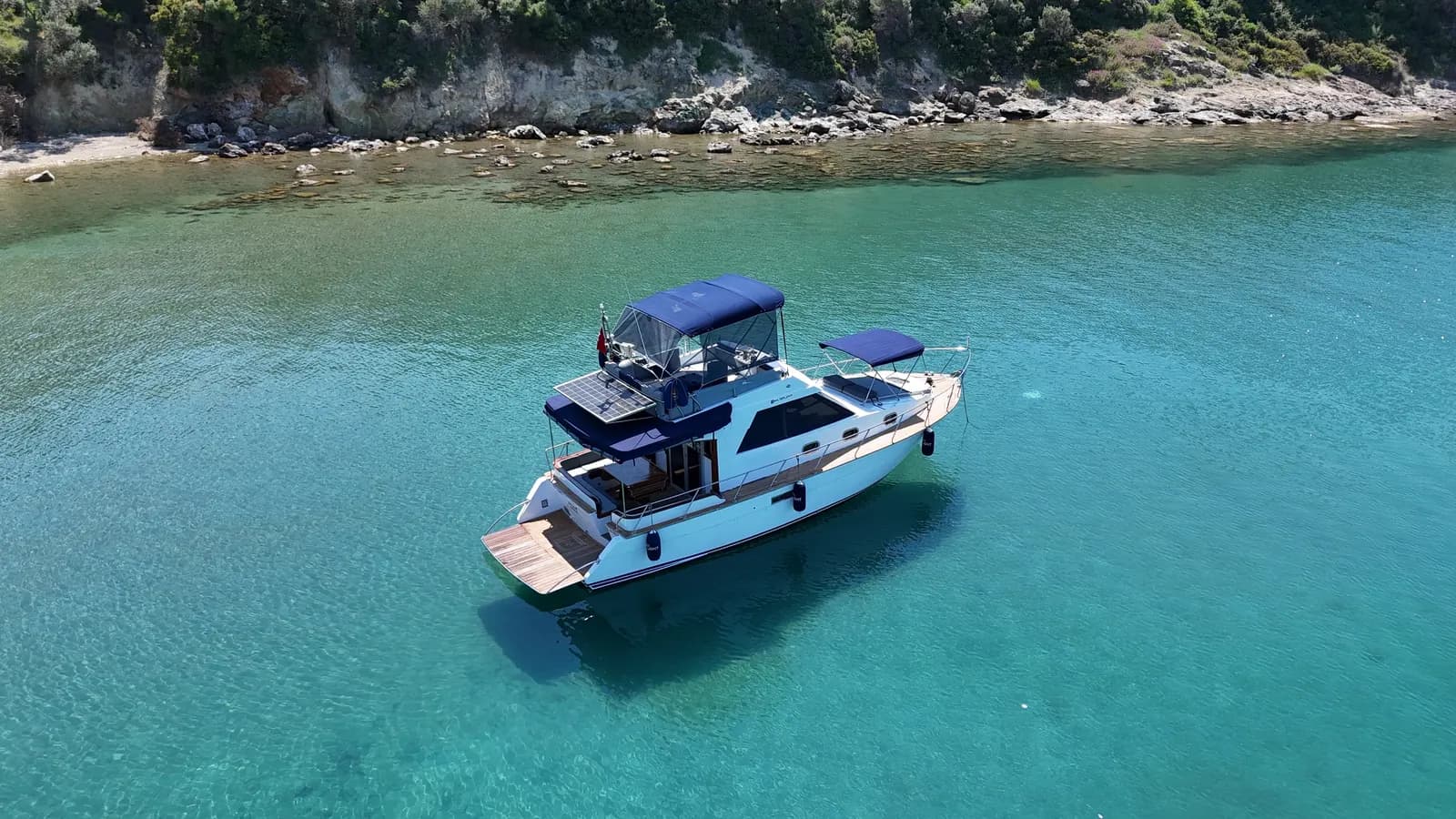 Dikili günlük tekne kiralama - koyda Sea Light teknesi