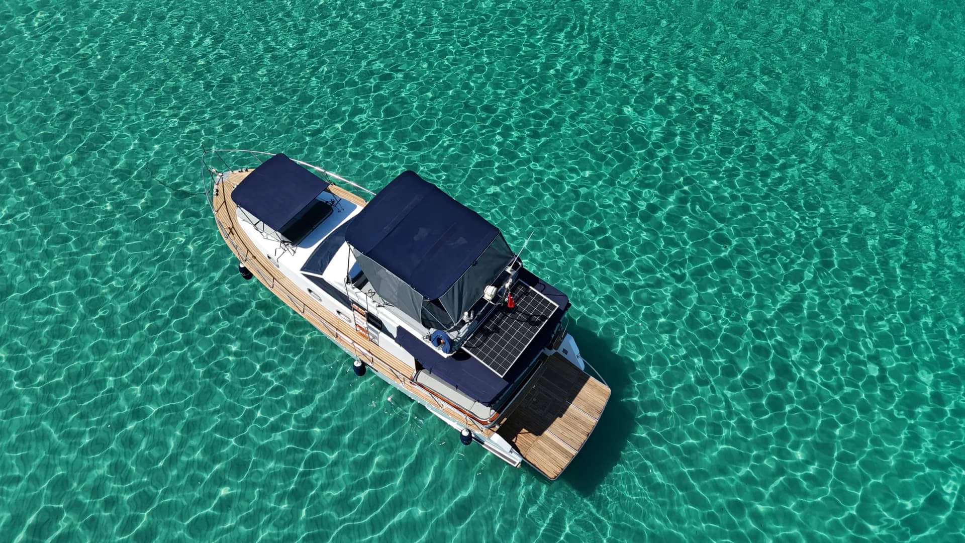 Sea Light Yacht Dikili tekne kiralama - havadan tekne görünümü